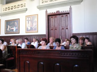 Громадська рада під викрики мукачівців та обурення чиновників обговорила стан дахів багатоквартирних будинків (ФОТО)