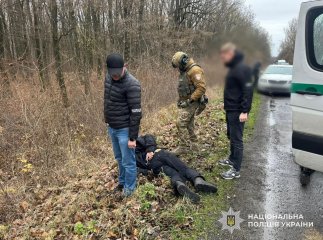 В одному із сіл Закарпаття затримали співробітників банку: що вони накоїли