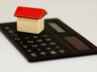 За кордоном понад 60 днів: як не втратити допомогу в Україні