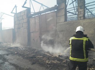 У Мукачеві на Пряшівській горіло деревообробне підприємство (ФОТО)