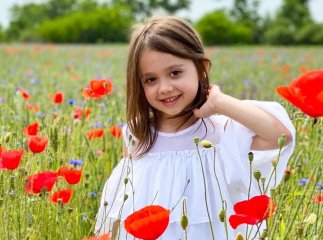 Мережу підкорює 5-річна ужгородка, яка емоційно декламує вірші