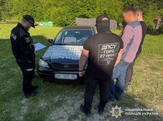 Поруч із кордоном впіймали нефартового ділка з Рахівщини