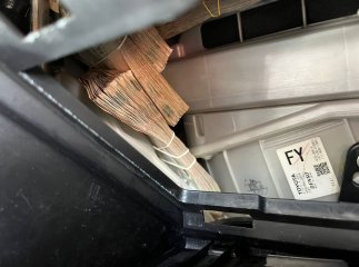 43-річний чоловік намагався перетнути кордон і вивезти з України понад мільйон гривень 43-річний чоловік намагався перетнути кордон і вивезти з України понад мільйон гривень