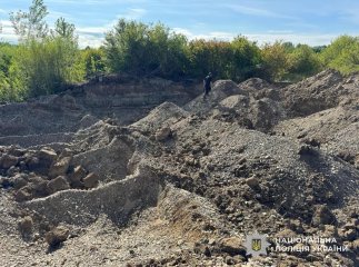 В області судитимуть 4 чоловіків за незаконний видобуток піщано-гравійної суміші