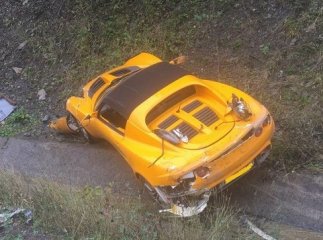 Біля Нижніх Воріт спорткар потрапив у ДТП