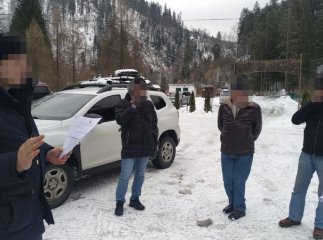Що накоїла закарпатська чиновниця зі своїм спільником: усі подробиці