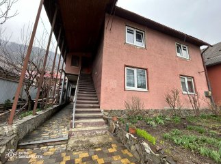 Жінка побачила мерехкотіння у вікні: в Рахові вирувала пожежа