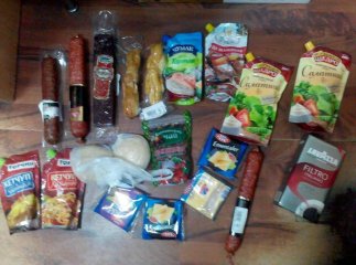 Двох чоловіків, які поцупили у супермаркеті продукти, піймали "на гарячому"