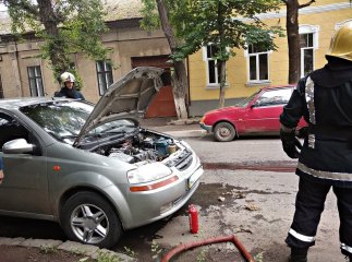 У Берегові під час руху загорілася машина