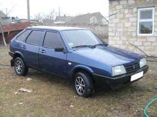 У Мукачеві зловмисники вкрали "дев’ятку"