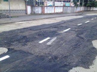 Хотіли як краще, а вийшло як завжди. В Ужгороді нашвидкоруч "зробили" вулицю (ФОТО)