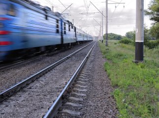 До 15 годин у дорозі: через обстріли масово затримуються потяги до Закарпаття