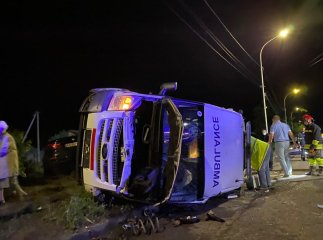 В Ужгороді іномарка в’їхала у "швидку": п’ятеро людей травмовані