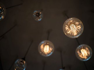 У понеділок світло вимикатимуть на кілька годин: графік відключень на 1 грудня