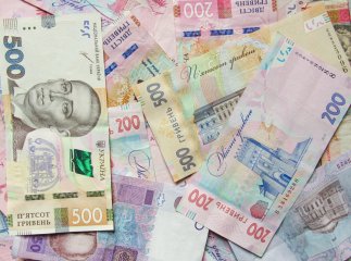 Українців за кордоном позбавляють виплат