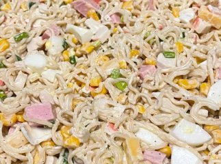 Цей салат із 2000-х готував майже кожен — рецепт