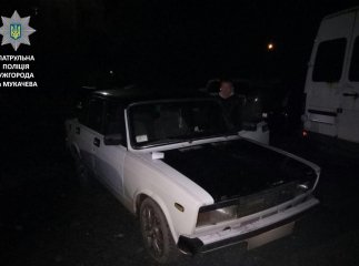В Ужгороді патрульні затримали чоловіка без водійського посвідчення та з підробленим номером кузова авто