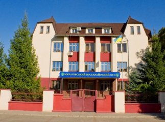 У Мукачівському міськрайонному суді на одного суддю стало більше