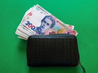 Одним 300 гривень, другим 456, третім — 570: які буду доплати для українців у 2024 році