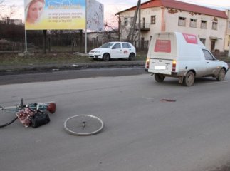 У Виноградові водій "Таврії" збив велосипедистку