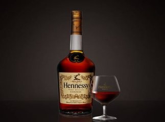 В Ужгороді затримали раніше судимого ужгородця, який сховав під одягом дорогий коньяк "Hennesy" В Ужгороді затримали раніше судимого ужгородця, який сховав під одягом дорогий коньяк "Hennesy"