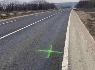 Поліція Закарпаття закликає громадян ліквідовувати мітки на автошляхах