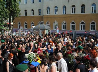 "Герої не вмирають!"У Мукачеві попрощалися з Вільгельмом Штольцелем, полеглим під Зеленопіллям (ФОТО)