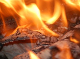 На Закарпатті загорівся сільський клуб, у якому всередині було близько 200 людей
