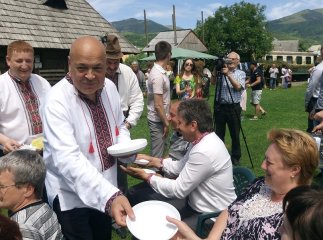Москаль влаштував колоритну гостину на фестивалі ріплянки у Колочаві