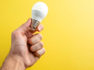 У вівторок світло вимикатимуть на кілька годин: графік відключень на 27 січня