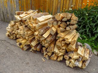 Держава надасть допомогу тим, кому потрібні дрова: як оформити до 9200 гривень