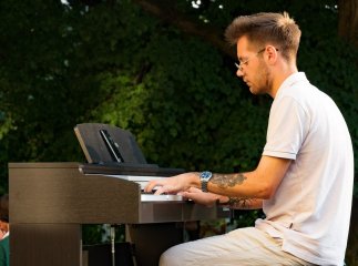 В Ужгороді на набережній відбувся благодійний концерт фортепіанної музики В Ужгороді на набережній відбувся благодійний концерт фортепіанної музики