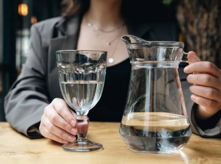 Чи дійсно корисно пити 2 літри води на день: у журналі «Science» опублікували відповідь