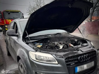 На дорозі загорілась автівка. Пожежникам вдалось її швидко загасити