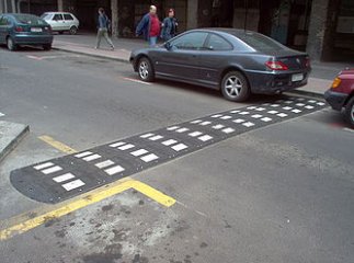 Для "покращення" безпеки дорожнього руху на вулиці Толстого у Мукачеві встановлять "лежачого поліцейського"