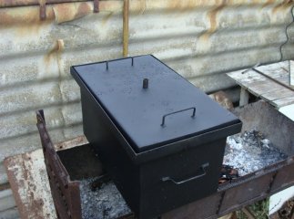 Намагаючись розпалити вогонь для того, щоб закоптити м’ясо, жінка отримала термічні опіки