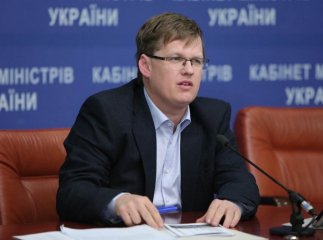 Як вплине запровадження воєнного стану на зарплати та пенсії