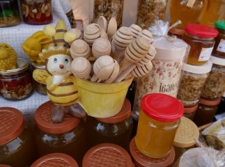 Як в Ужгороді проходить медовий фестиваль