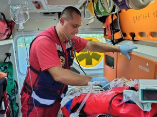Закарпатські медики евакуювали пацієнтку на 200 кілометрів