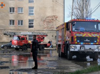 Горів гуртожиток: рятувальники опублікували відео з місця події