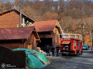 На Мукачівщині спалахнула пожежа у готельно-ресторанному комплексі