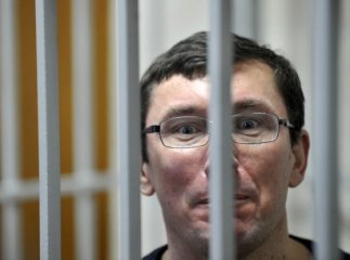 Луценко – судді: Ну, ви дебіл?! Луценко – судді: Ну, ви дебіл?!