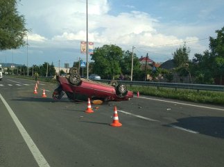 Стали відомими деталі резонансної ДТП під Ужгородом, внаслідок якої автомобіль перекинувся на дах