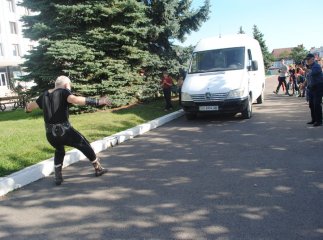 Сергій Вінер разом з вихованцями продемонстували мукачівським велосипедистам власні трюки (ФОТО)