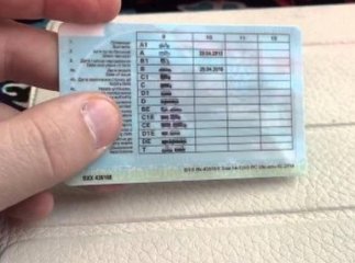 Водіям дозволять лишати права вдома: посвідчення водія можна "перенести" у смартфон