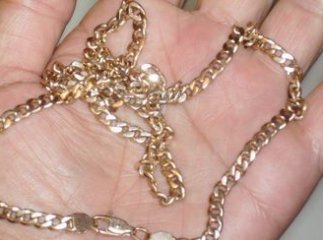 В Мукачеві затримали неповнолітнього викрадача золотих ланцюжків