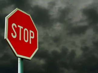 Водіїв просять бути уважними, адже на переїздах Ужгорода поставили нові знаки