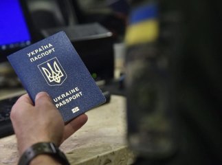 Скасовано обмеження на виїзд за кордон для всіх: Кабмін оновив правила