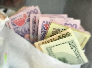 Дівчина вкрала 20 тисяч гривень