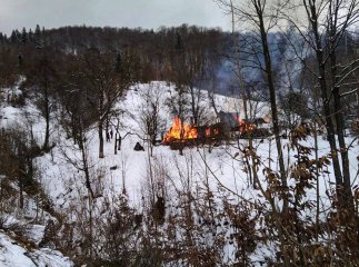Чоловік намагався врятувати сусіда, але вже все було у вогні: на пожежі загинув пенсіонер